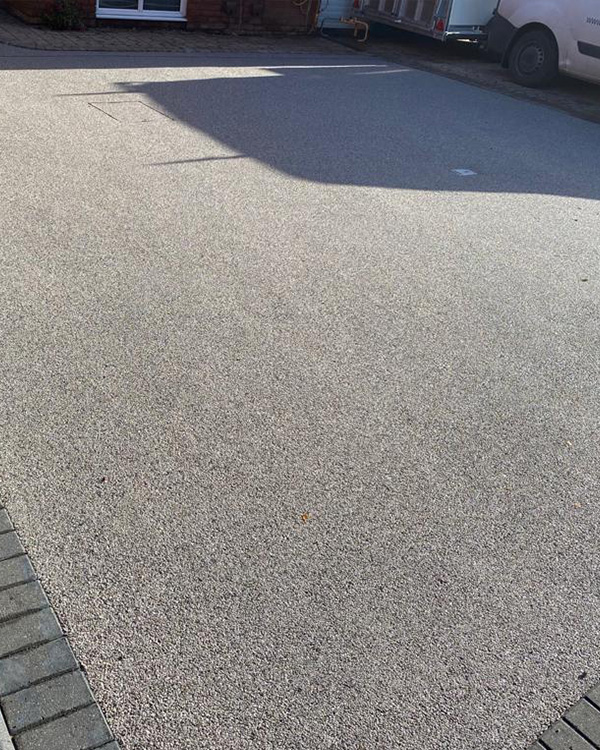 Béton désactivé à Versailles (78000) : Solution durable et esthétique pour vos aménagements extérieurs